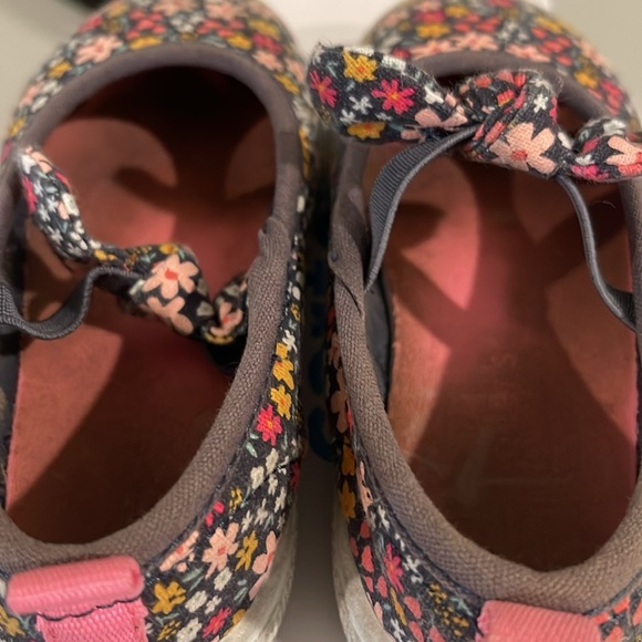 Carter’s Floral Print Sneakers - Picture 10 of 12